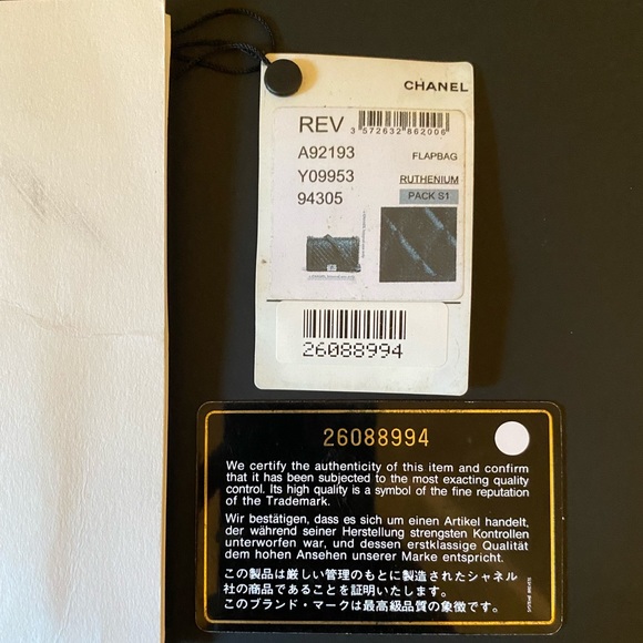 **SOLD** Chanel New Medium Boy Bag in Calfskin leather Ruthenium Hardware - Picture 3 of 15